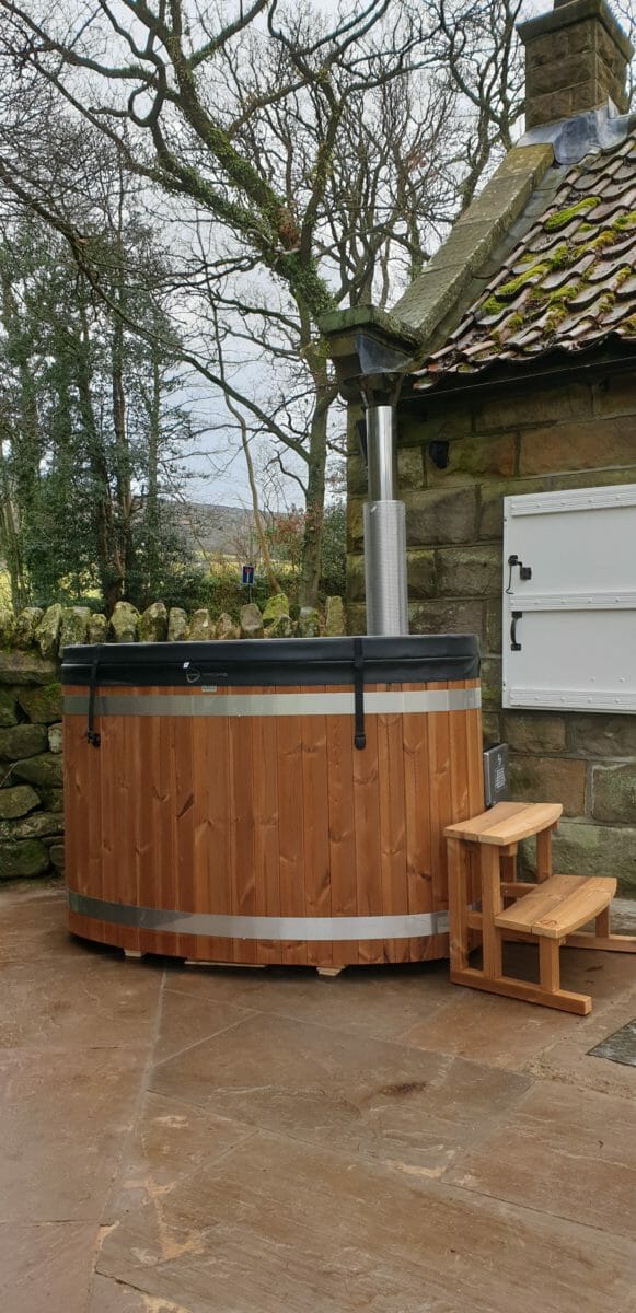 kirami woody tiny thermowood hot tub package